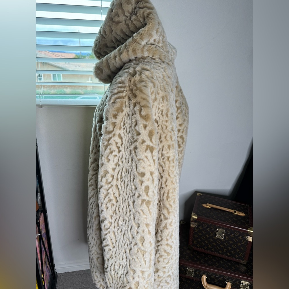 Dennis Basso Cream Teddy Jacket with Hood - Picture 9 of 15